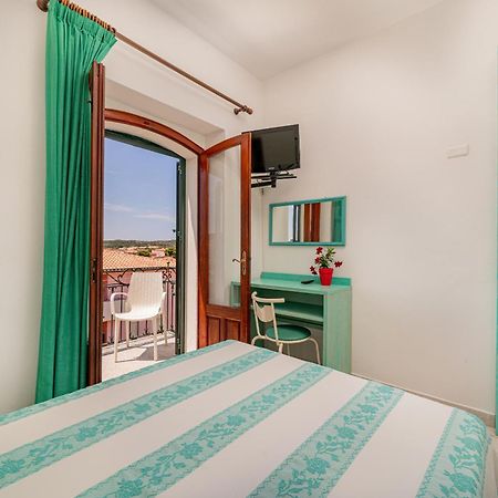 Hotel Marinaro Santa Teresa Gallura Exterior photo